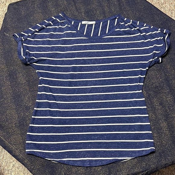 Ricki’s tee - Picture 3 of 9